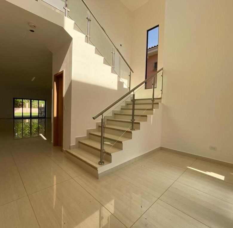 Clayton: Exclusiva Residencia con Seguridad Garantizada, 4 Habitaciones