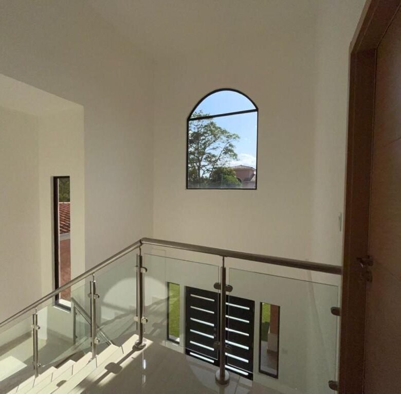 Clayton: Exclusiva Residencia con Seguridad Garantizada, 4 Habitaciones