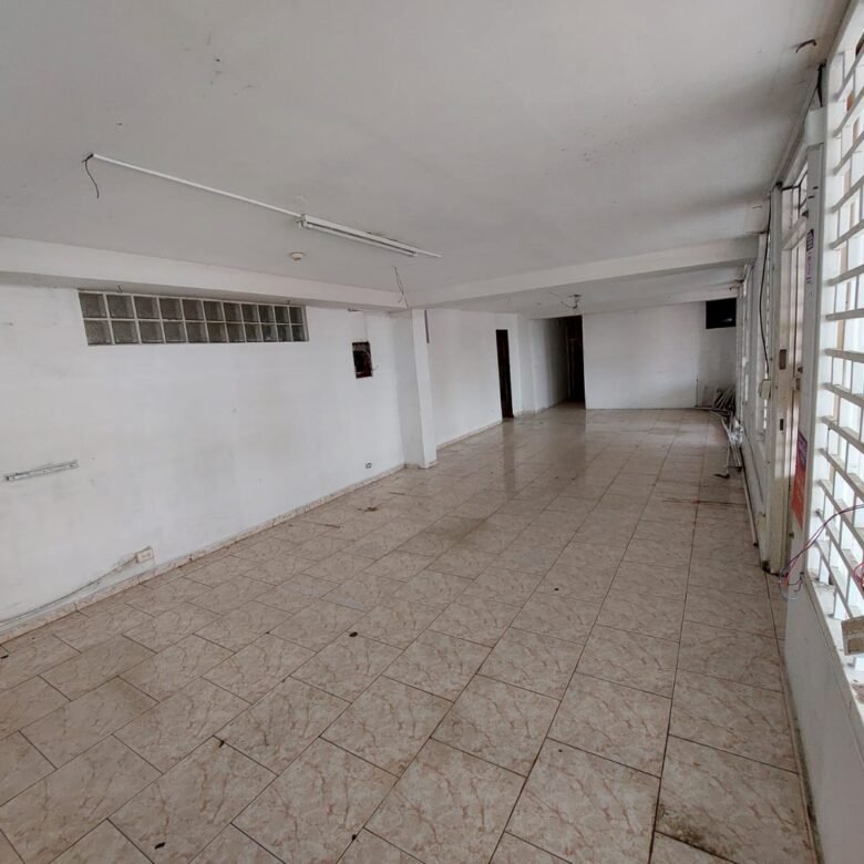 Parque Lefevre – Local Comercial: Planta Baja de Torre Residencial, 3 Parking