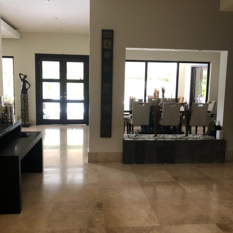 La Toscana – Costa del Este: Exclusiva Residencia de 805 m² de Terreno