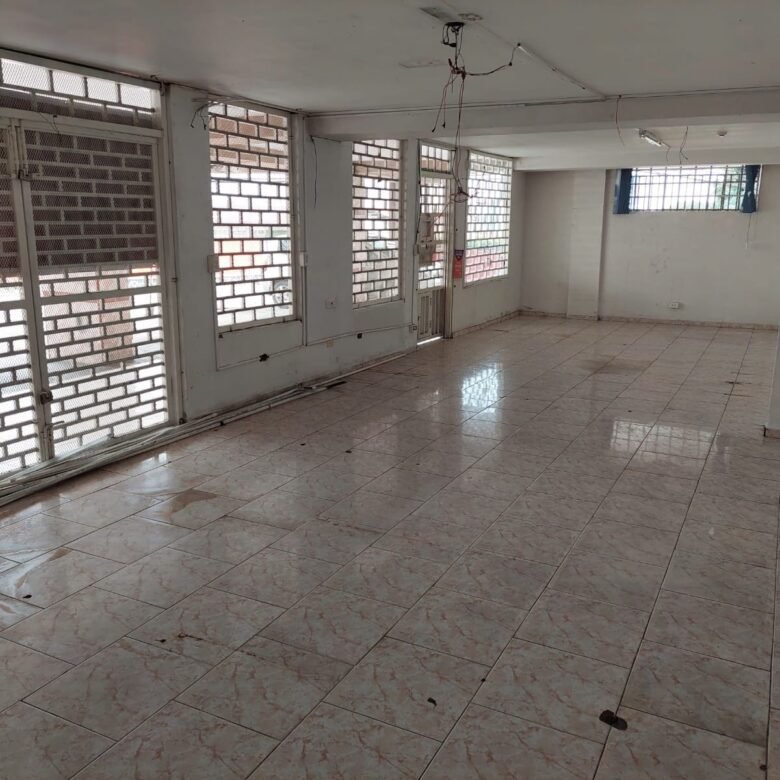 Parque Lefevre – Local Comercial: Planta Baja de Torre Residencial, 3 Parking