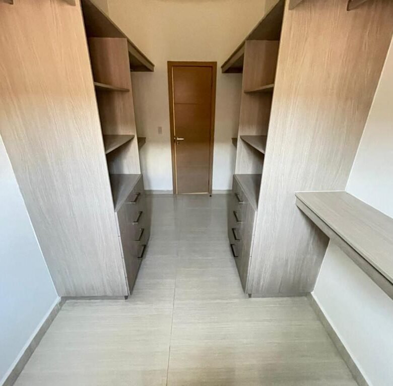 Clayton: Exclusiva Residencia con Seguridad Garantizada, 4 Habitaciones