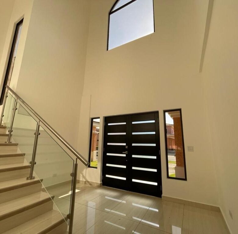 Clayton: Exclusiva Residencia con Seguridad Garantizada, 4 Habitaciones