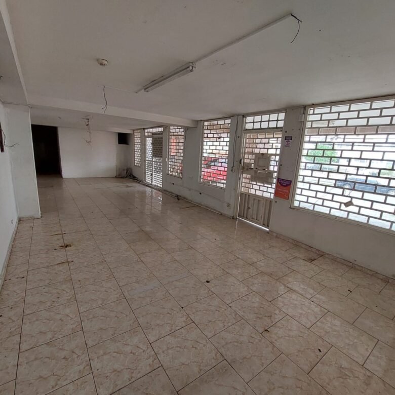 Parque Lefevre – Local Comercial: Planta Baja de Torre Residencial, 3 Parking