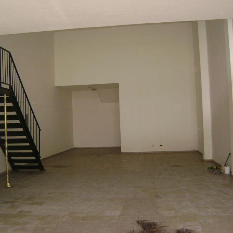 12 de Octubre: Local Comercial – Planta Baja, 135.4 m², 2 Niveles Internos