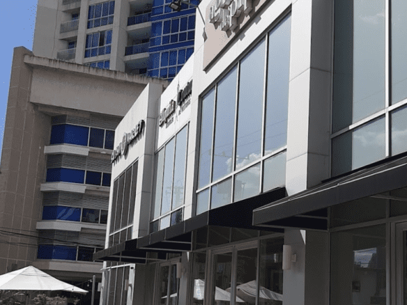 San Francisco – Planta Baja: Alquilado, en Plaza Comercial, Local en Venta