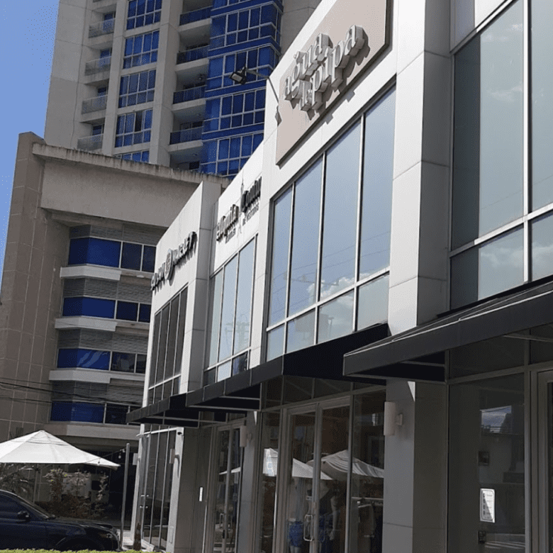 San Francisco – Planta Baja: Alquilado, en Plaza Comercial, Local en Venta