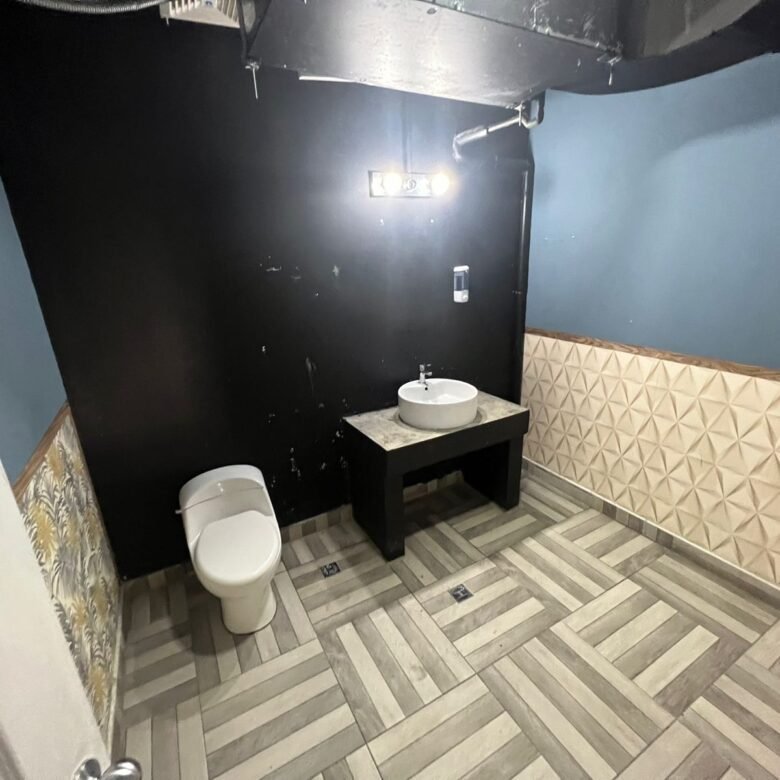 San Francisco – Local de Planta Baja: Terminado, Se Permite Poner Gas, 235 m²