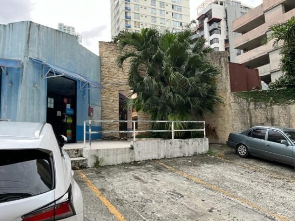 San Francisco – Local Comercial de Planta Baja, Frente a Calle, con Parkings
