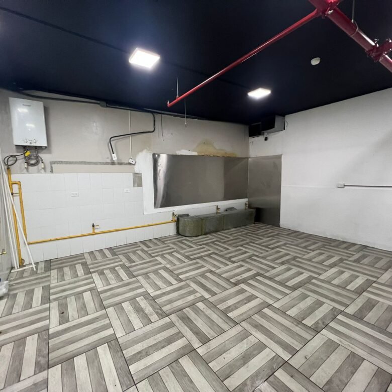 San Francisco – Local de Planta Baja: Terminado, Se Permite Poner Gas, 235 m²