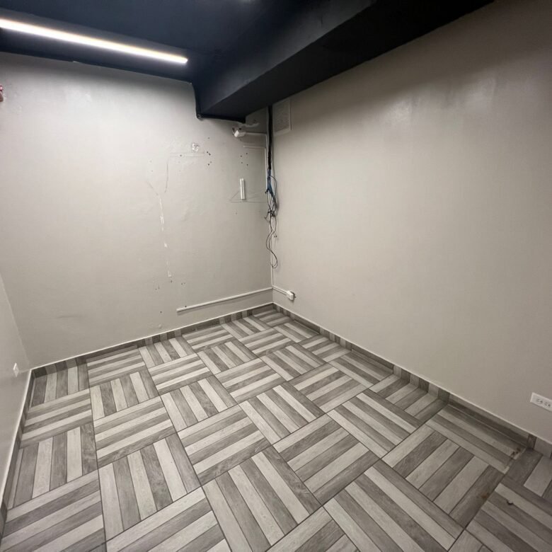 San Francisco – Local de Planta Baja: Terminado, Se Permite Poner Gas, 235 m²