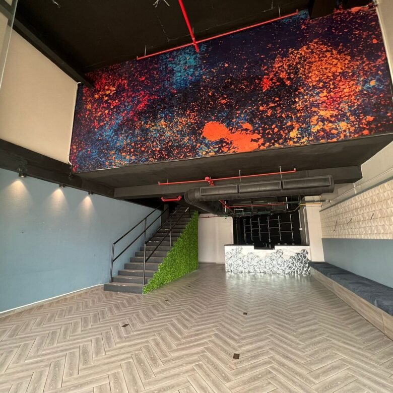 San Francisco – Local de Planta Baja: Terminado, Se Permite Poner Gas, 235 m²