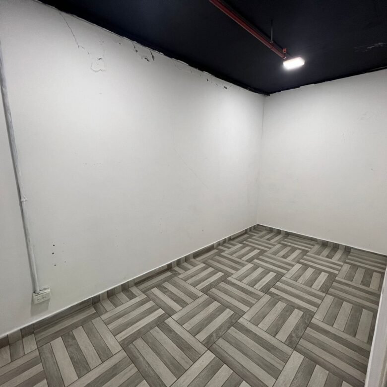 San Francisco – Local de Planta Baja: Terminado, Se Permite Poner Gas, 235 m²