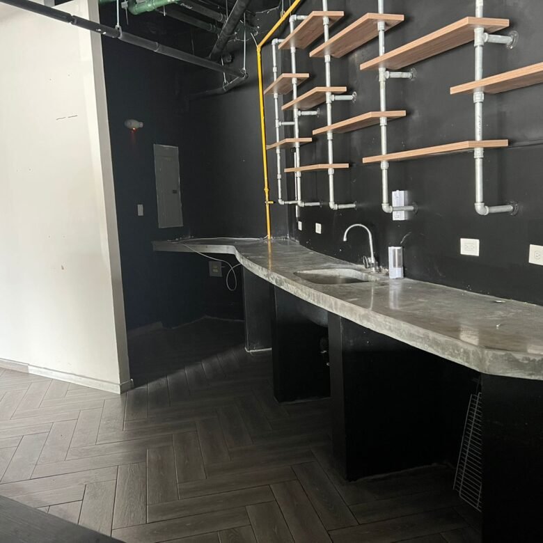 San Francisco – Local de Planta Baja: Terminado, Se Permite Poner Gas, 235 m²