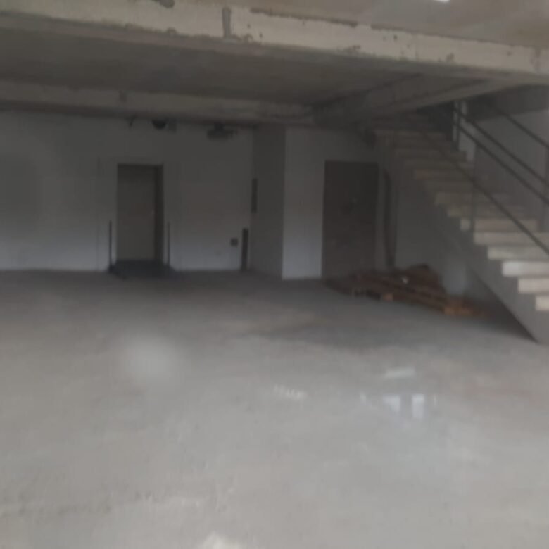 San Francisco – Local de Planta Baja: en Gris, Se Permite Poner Gas, 254 m²