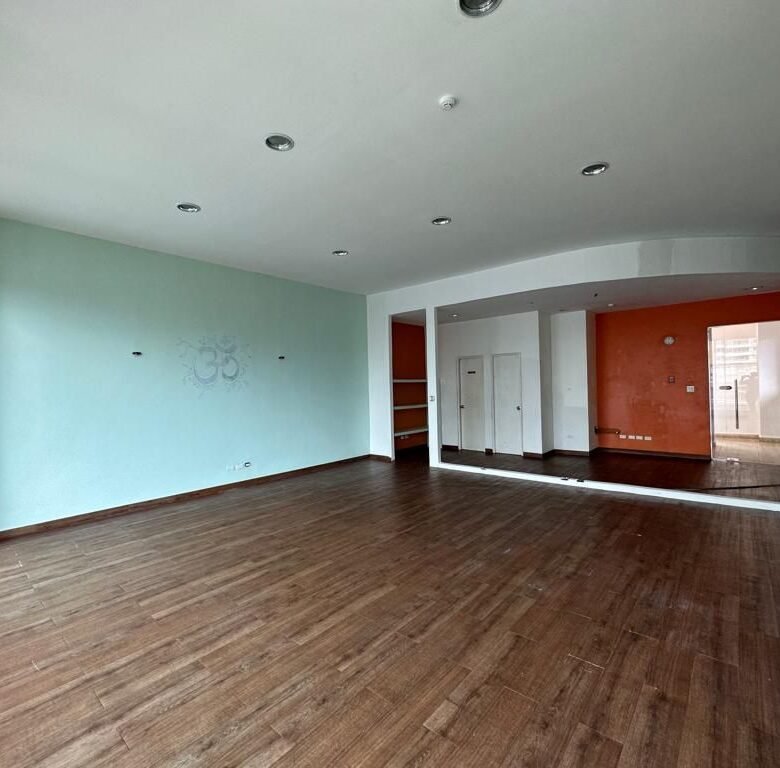Local Comercial en San Francisco: Piso 1, Excelente Exposición, Plaza Comercial