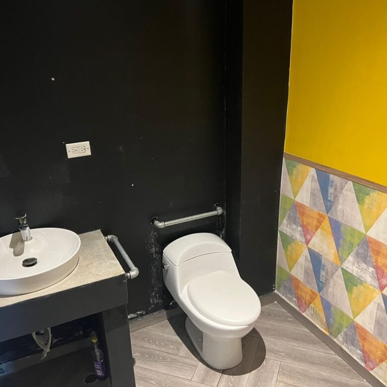 San Francisco – Local de Planta Baja: Terminado, Se Permite Poner Gas, 235 m²