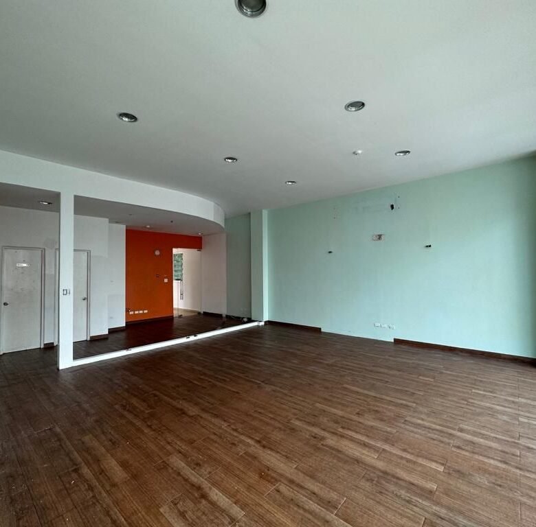 Local Comercial en San Francisco: Piso 1, Excelente Exposición, Plaza Comercial