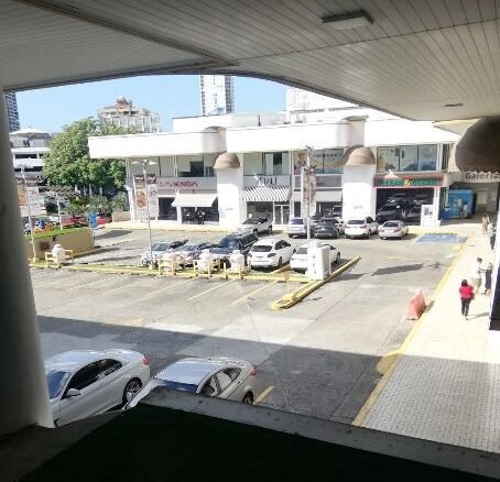 Paitilla: Local Comercial de Piso 1, 225 m², en Plaza Comercial con Parkings