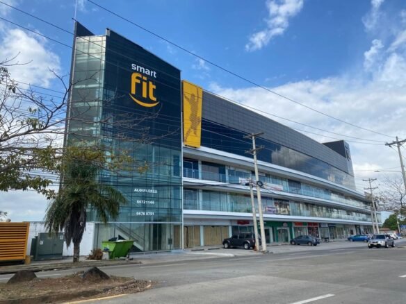 Versalles: Local Comercial Planta Baja 94 m², Terminado, Plaza con Parking