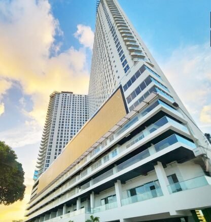 Local en Ave Balboa frente al Mar: The Sands, piso 1, externo, visible desde calle