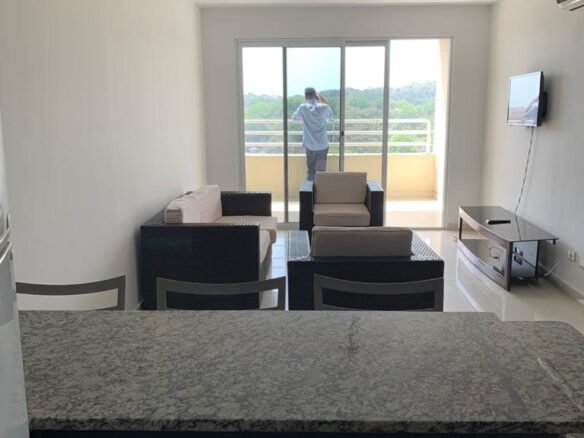 Altos de Panamá – Amoblado, Rodeado de Naturaleza: Apto de 2 Recámaras