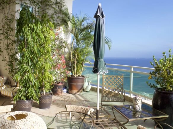 Bahia Pacifica – Punta Pacifica: 800 m², Amoblado, 4 Recs + Den, 4 Parking