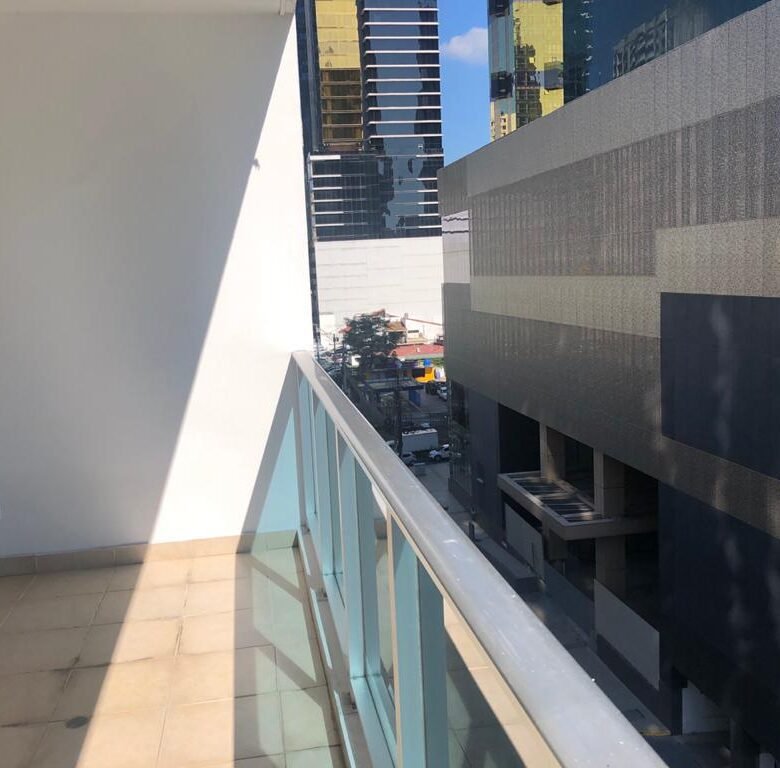 Obarrio, Area Bancaria, Al Lado Soho Mall: Apartamento de 3 Recamaras + Cuarto de Servicio