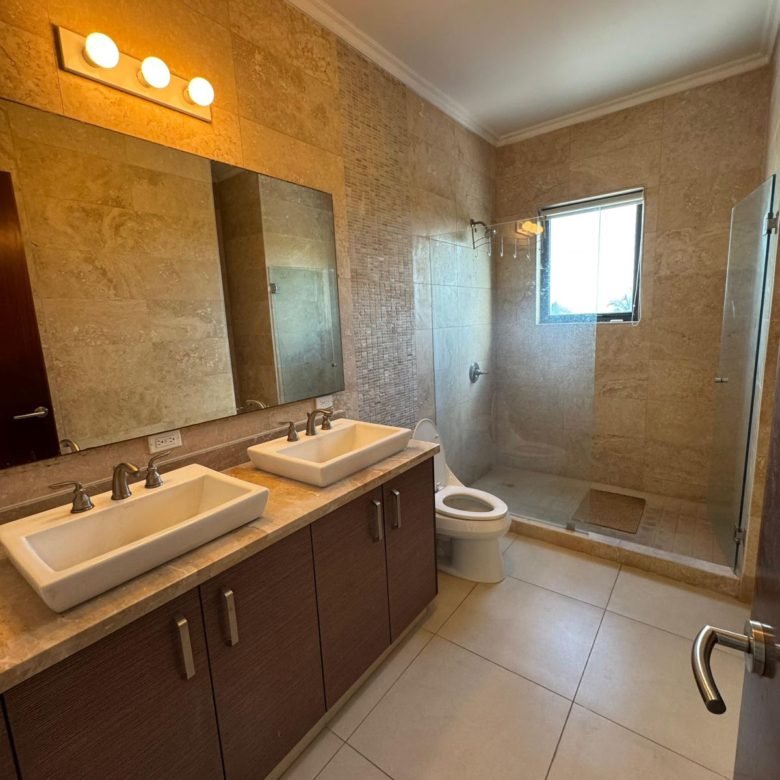Playa Vista Mar: Apto en Islamar, 2 Habitaciones, 2.5 Baños, Vista Al Mar
