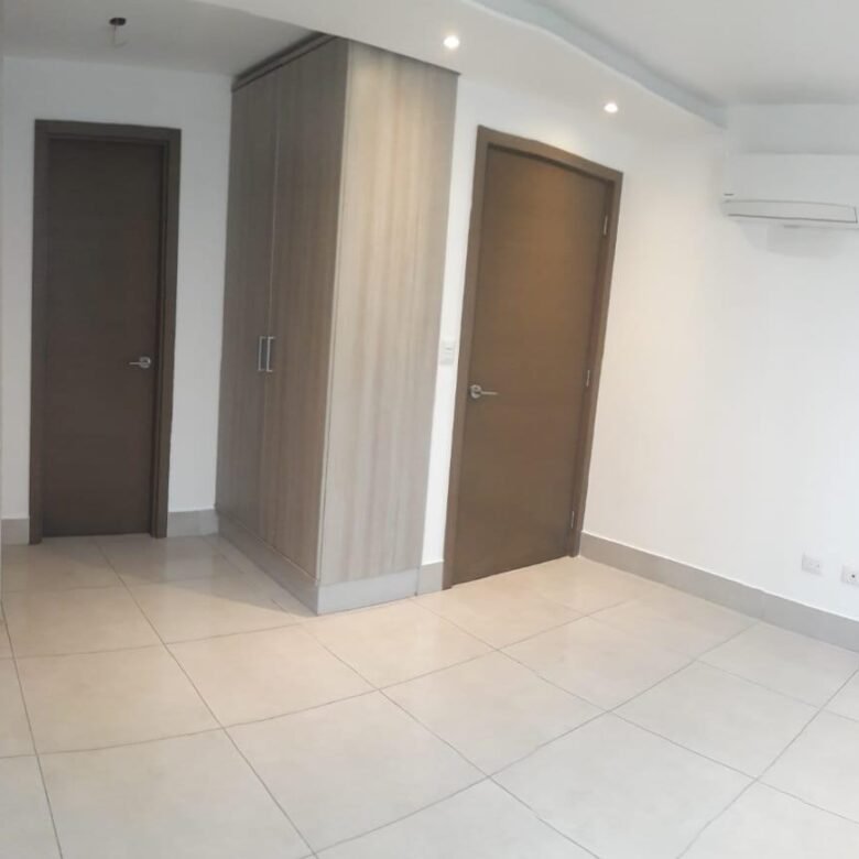 Obarrio: Apto de Doble Altura (4 Metros), Terraza de 22 m², 2 Recs + 2 Baños