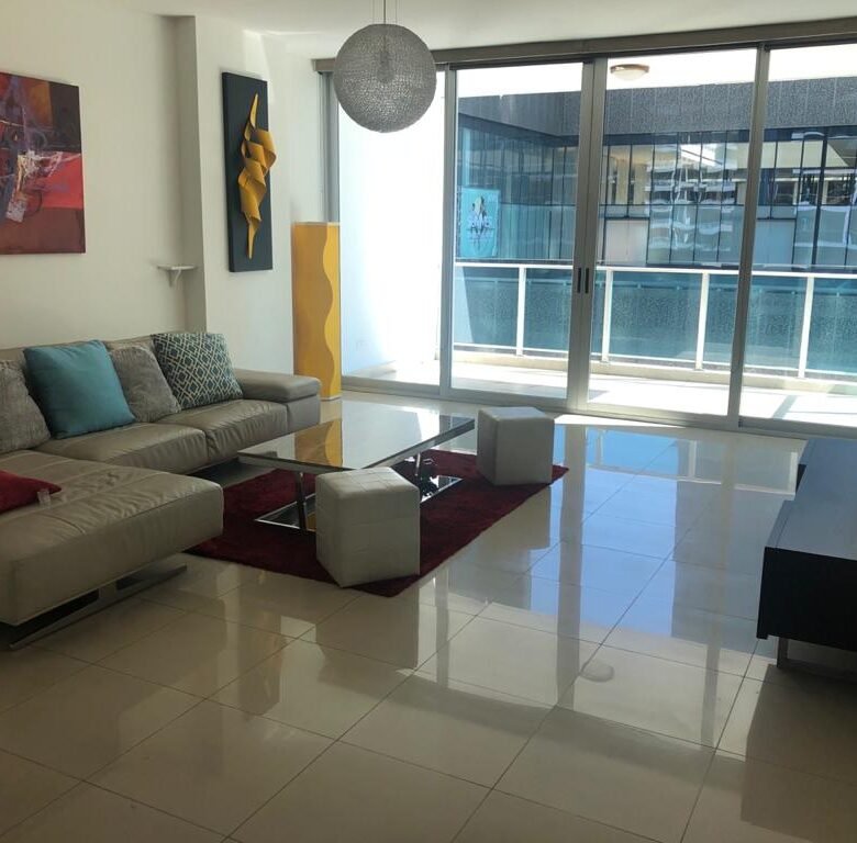 Obarrio, Area Bancaria, Al Lado Soho Mall: Apartamento de 3 Recamaras + Cuarto de Servicio
