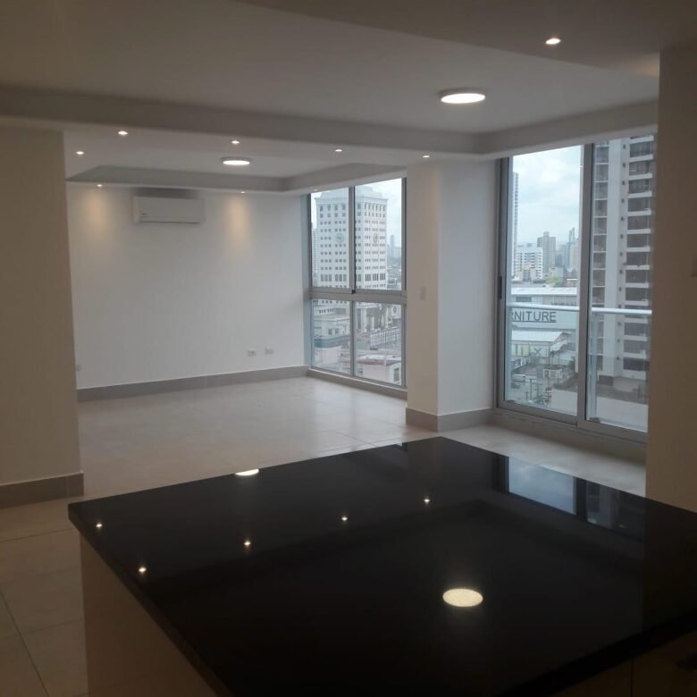 Obarrio: Apto de Doble Altura (4 Metros), Terraza de 22 m², 2 Recs + 2 Baños