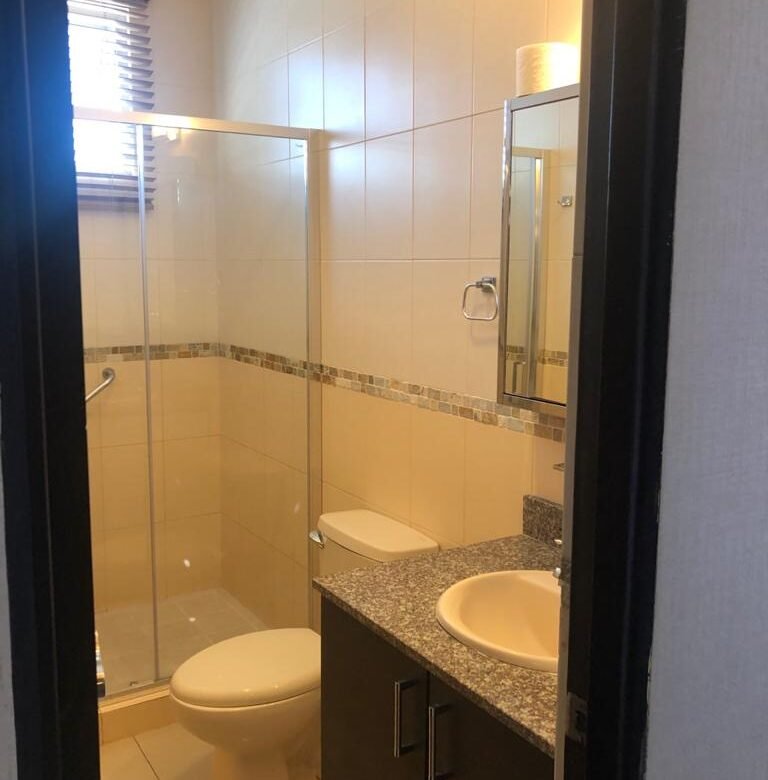 Obarrio, Area Bancaria, Al Lado Soho Mall: Apartamento de 3 Recamaras + Cuarto de Servicio