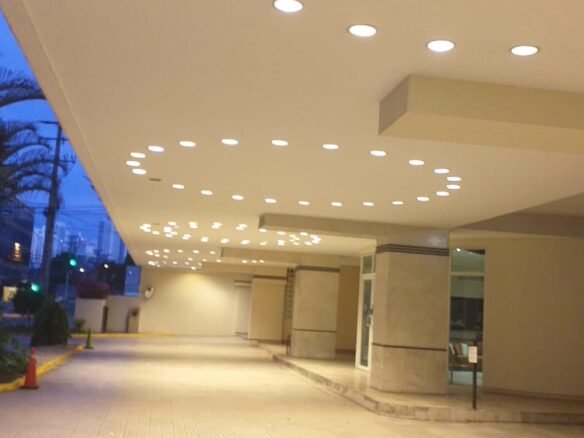 Obarrio – Sunrise: Amoblado, Apto de 3 Habitaciones + Cbe, 2 Baños, 2 Parking