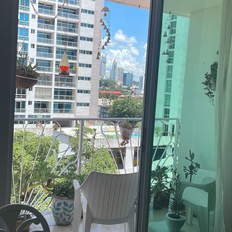 El Cangrejo: Linea Blanca, Apto de 3 Habitaciones + Cuarto de Servicio