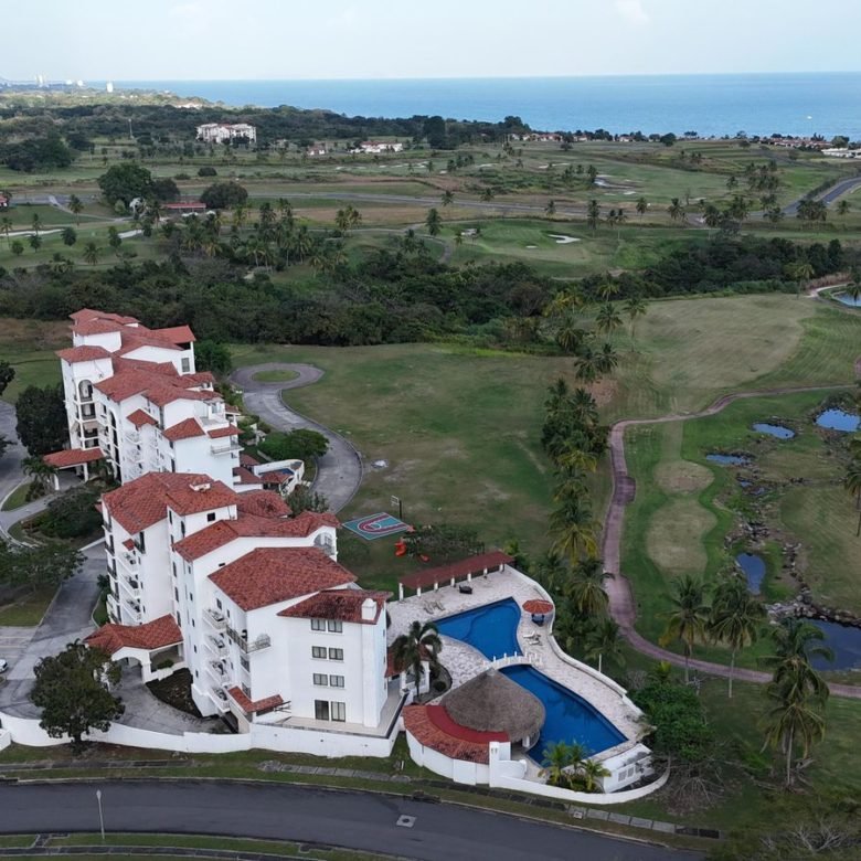 Playa Vista Mar: Apto en Islamar, 2 Habitaciones, 2.5 Baños, Vista Al Mar