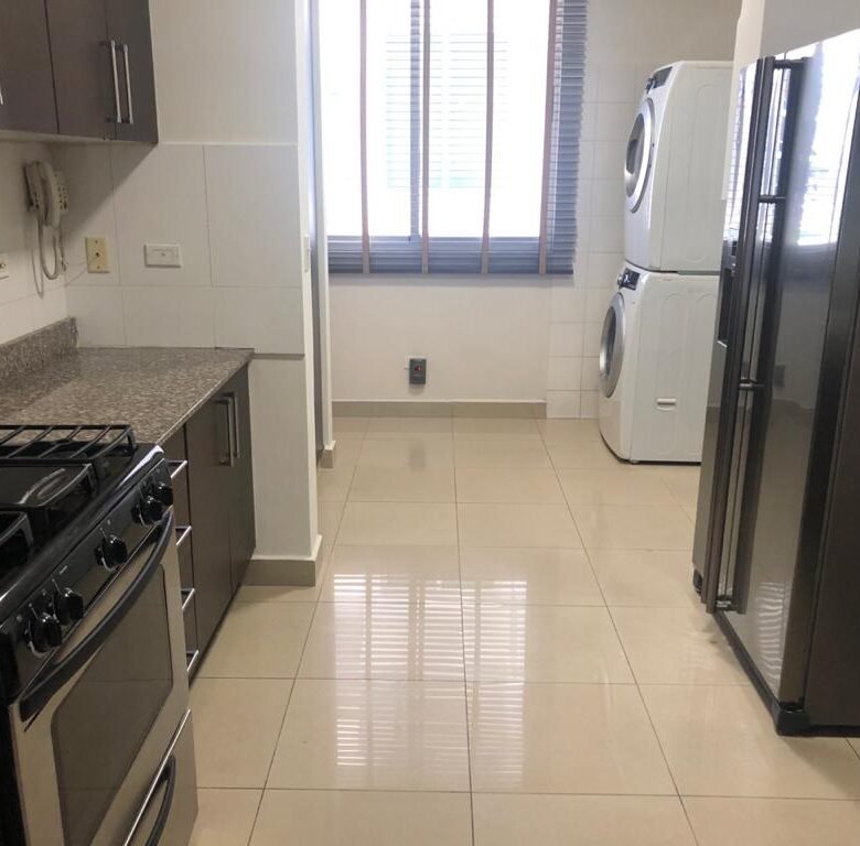 Obarrio, Area Bancaria, Al Lado Soho Mall: Apartamento de 3 Recamaras + Cuarto de Servicio