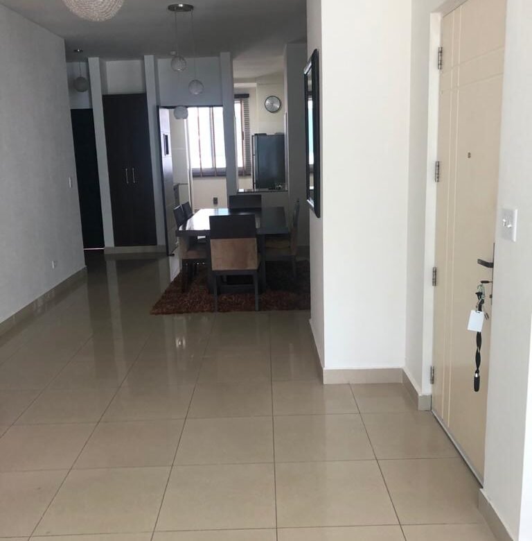 Obarrio, Area Bancaria, Al Lado Soho Mall: Apartamento de 3 Recamaras + Cuarto de Servicio