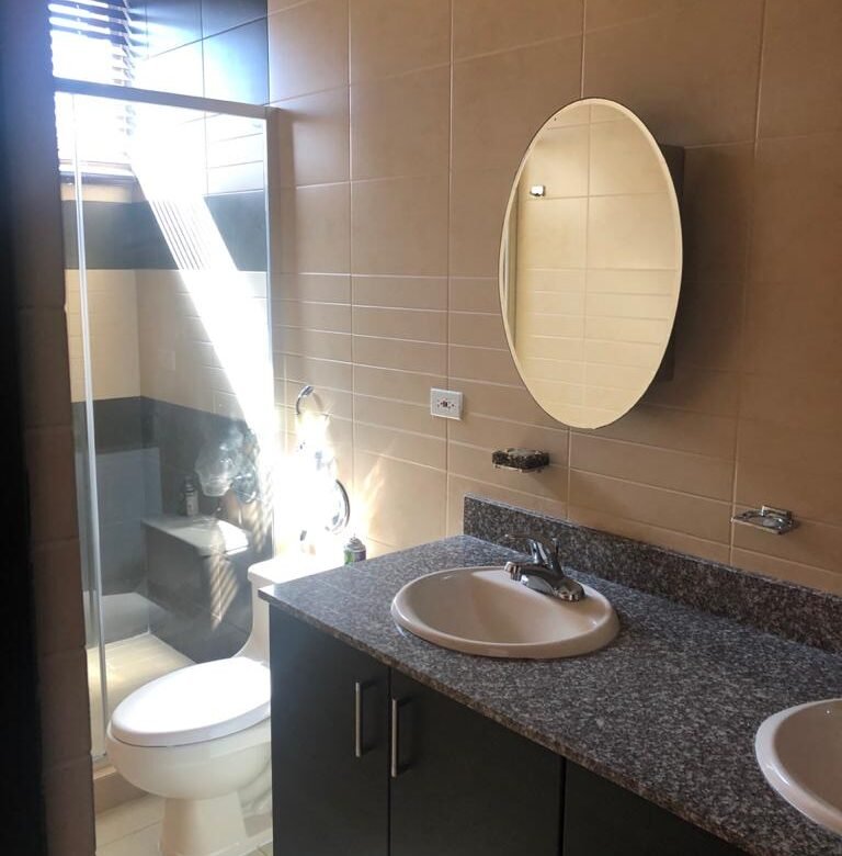 Obarrio, Area Bancaria, Al Lado Soho Mall: Apartamento de 3 Recamaras + Cuarto de Servicio