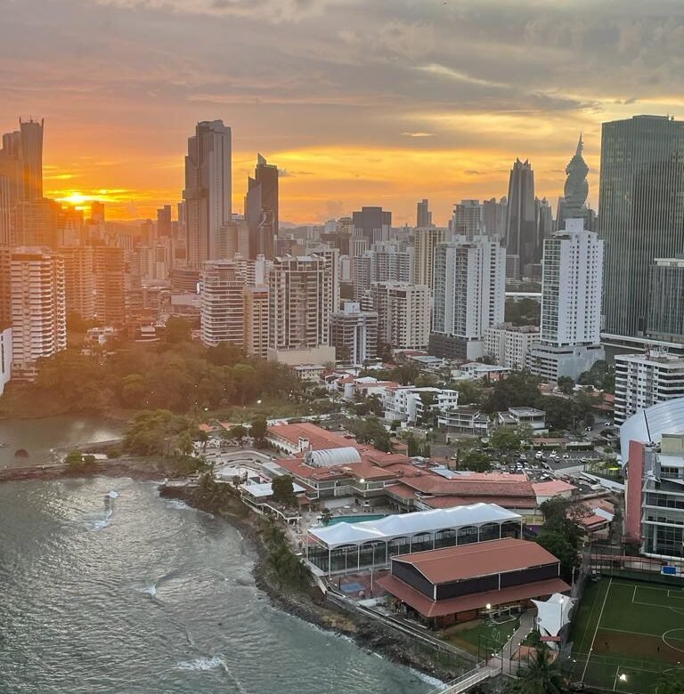 Frente Al Mar, con Todo: Amoblado Completo, Piso Completo 785 m², Punta Pacífica