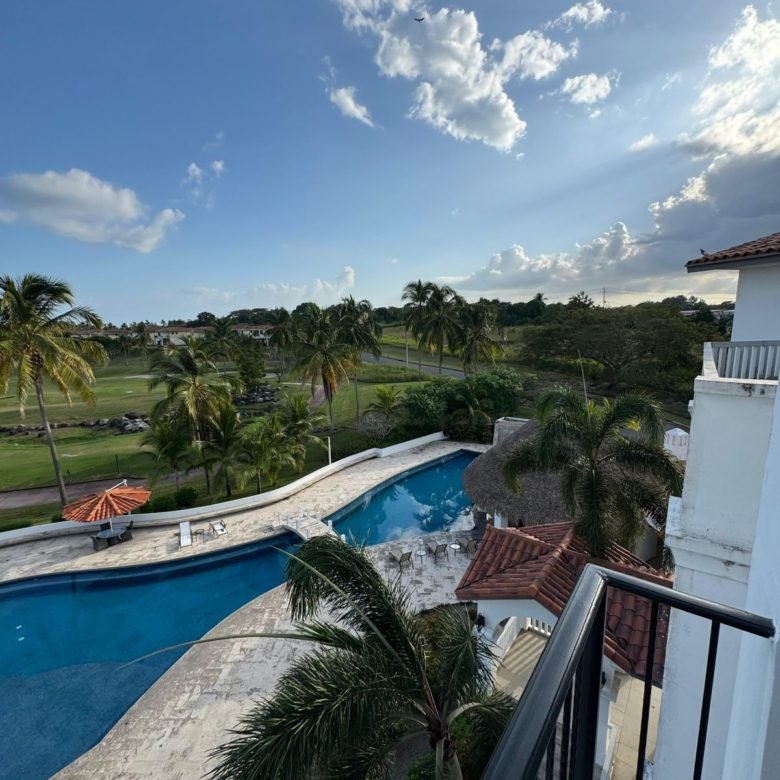Playa Vista Mar: Apto en Islamar, 2 Habitaciones, 2.5 Baños, Vista Al Mar
