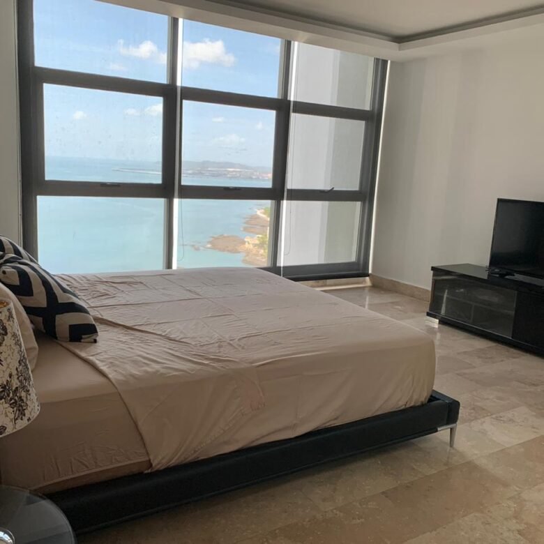 Punta Pacifica Q – Tower: Amoblado, 308 m², 4 Recámaras, Sala Familiar, 3 Parking