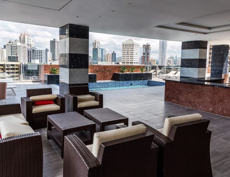 Obarrio: Apto de Doble Altura (4 Metros), Terraza de 22 m², 2 Recs + 2 Baños