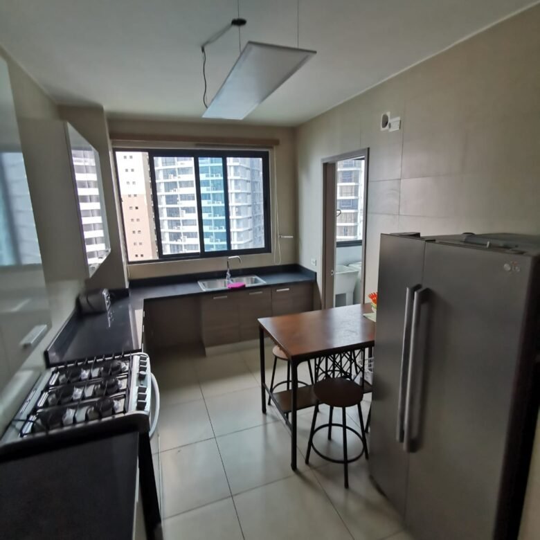 Paitilla: Amoblado, Amplio y Cómodo Apto de 177 m², 3 Recámaras