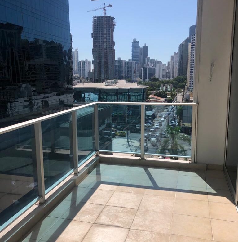 Obarrio, Area Bancaria, Al Lado Soho Mall: Apartamento de 3 Recamaras + Cuarto de Servicio