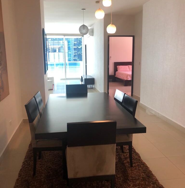 Obarrio, Area Bancaria, Al Lado Soho Mall: Apartamento de 3 Recamaras + Cuarto de Servicio