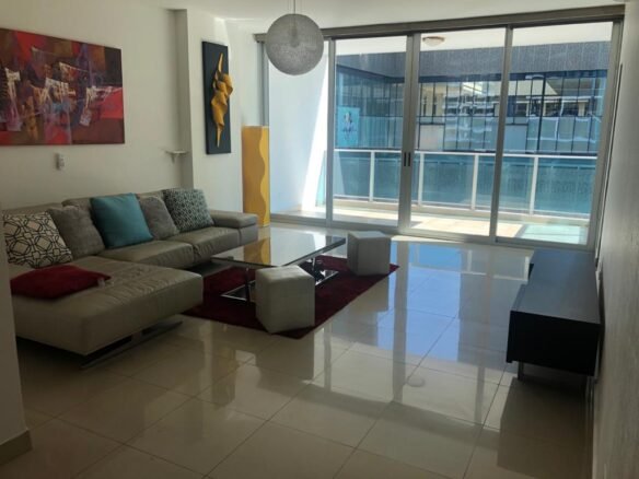 Obarrio, Area Bancaria, Al Lado Soho Mall: Apartamento de 3 Recamaras + Cuarto de Servicio