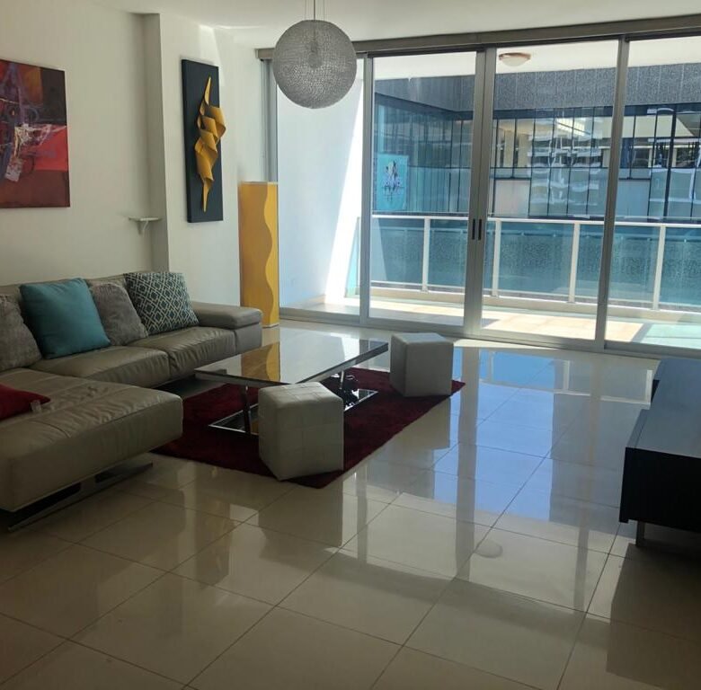 Obarrio, Area Bancaria, Al Lado Soho Mall: Apartamento de 3 Recamaras + Cuarto de Servicio