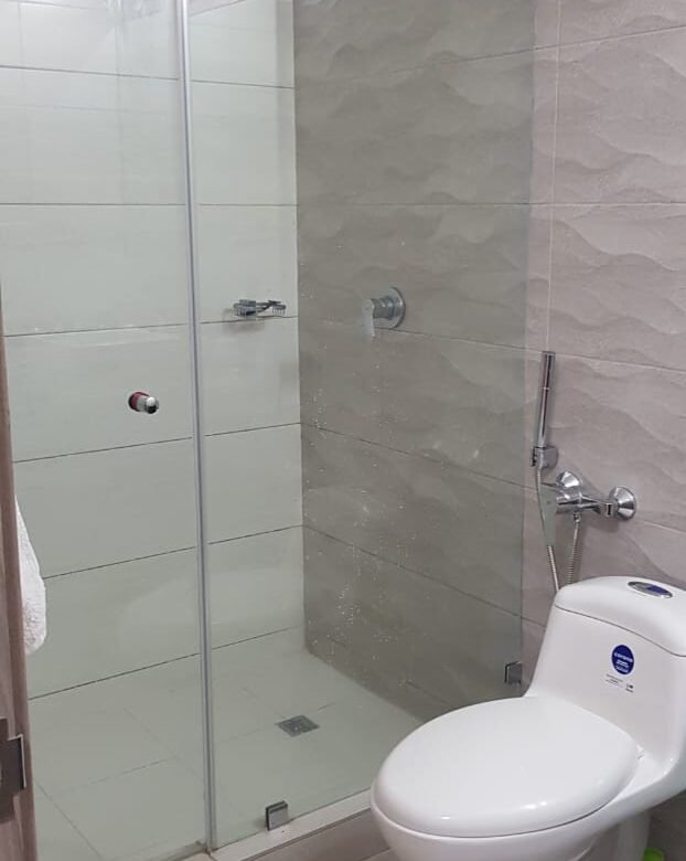 El Cangrejo: Luxor 300, Piso Alto, Semi – Amoblado, 169 m², 3 Recámaras + Cuarto y baño de empleada, Lb