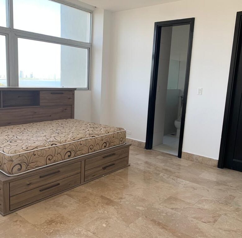 Punta Pacifica Q – Tower: Amoblado, 308 m², 4 Recámaras, Sala Familiar, 3 Parking